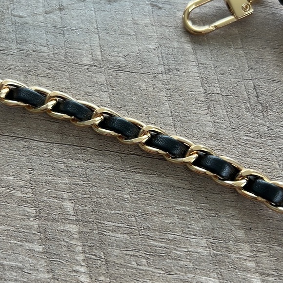 NWOT Gold & Black leather unbranded chain - Picture 3 of 5